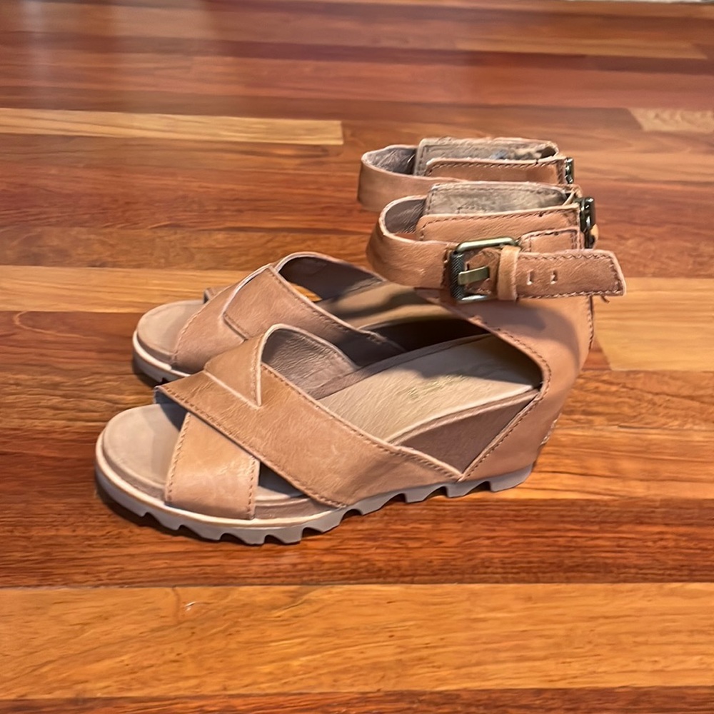 Sorel women’s wedge sandal, size 8.5